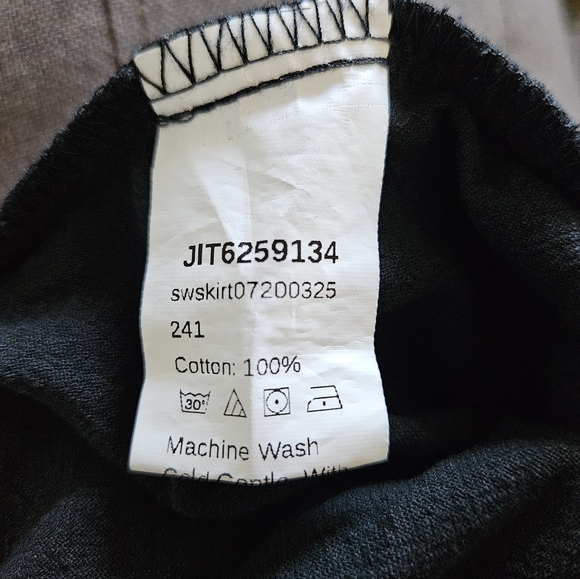 Pre-loved Bundle of 2: Shein Maxi Skirt (Size L) & Rue 21 (Size M) - Picture 7 of 7